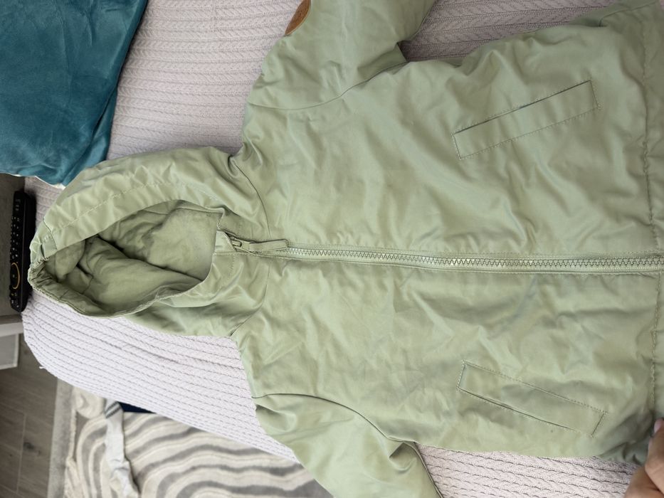 Продам куртку детскую