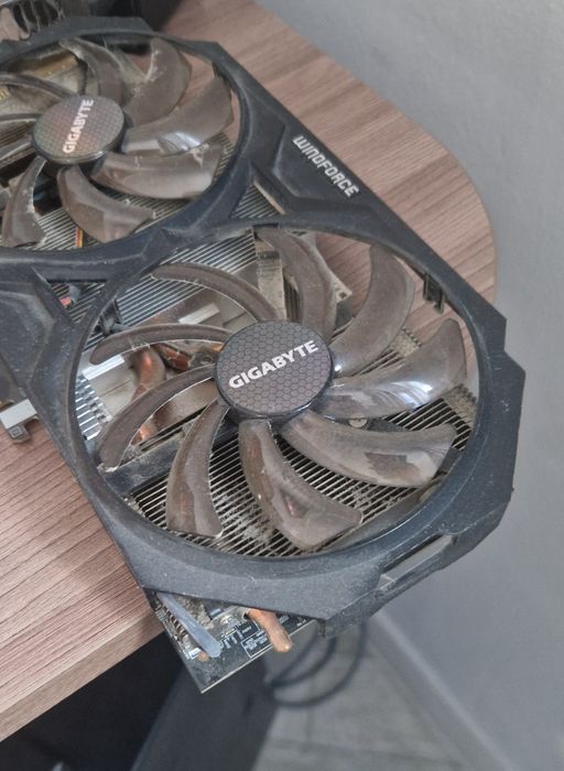 Видеокарта AMD R9 285
