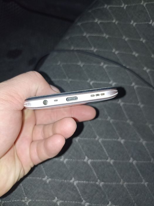 Телефон Oppo A5.