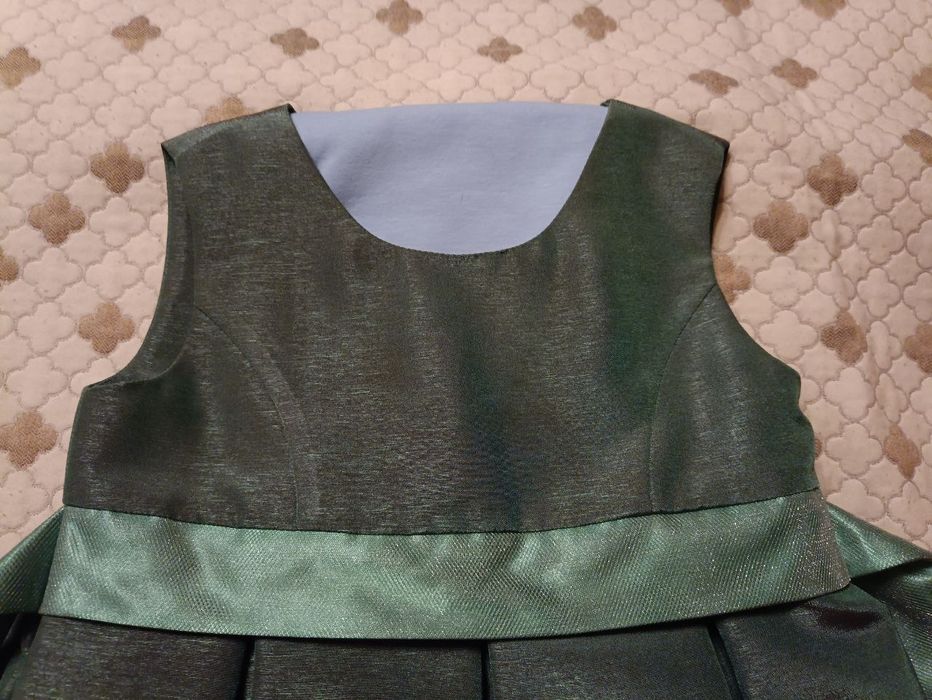 Платье нарядное для девочки, 8-9 лет