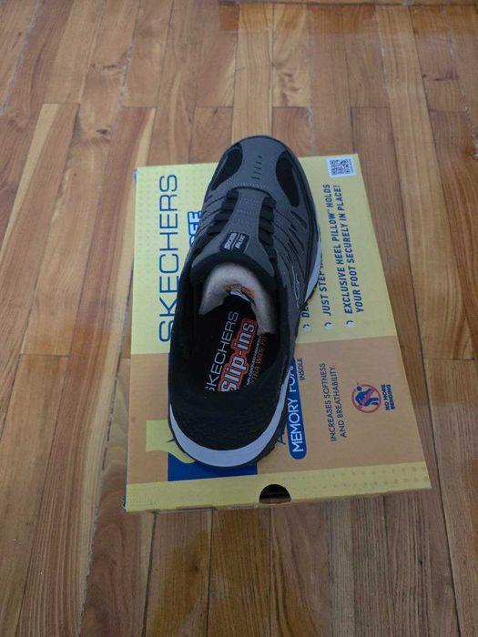 Продаются оригинальные мужские кроссовки, SKECHERS размер 9