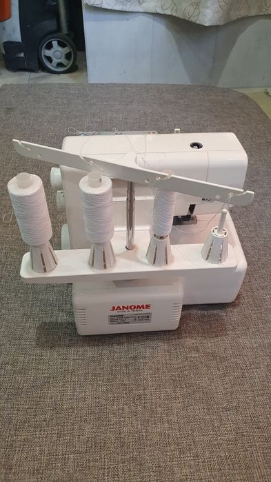 Машинка оверлок.