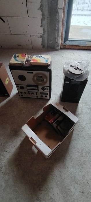 De vânzare magnetofon