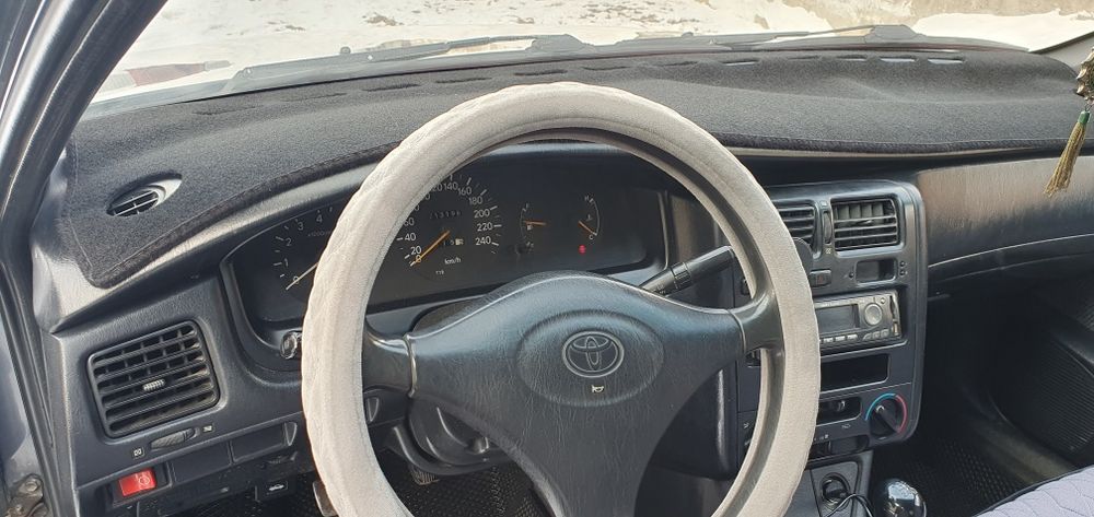 Продам машину тойота карина е