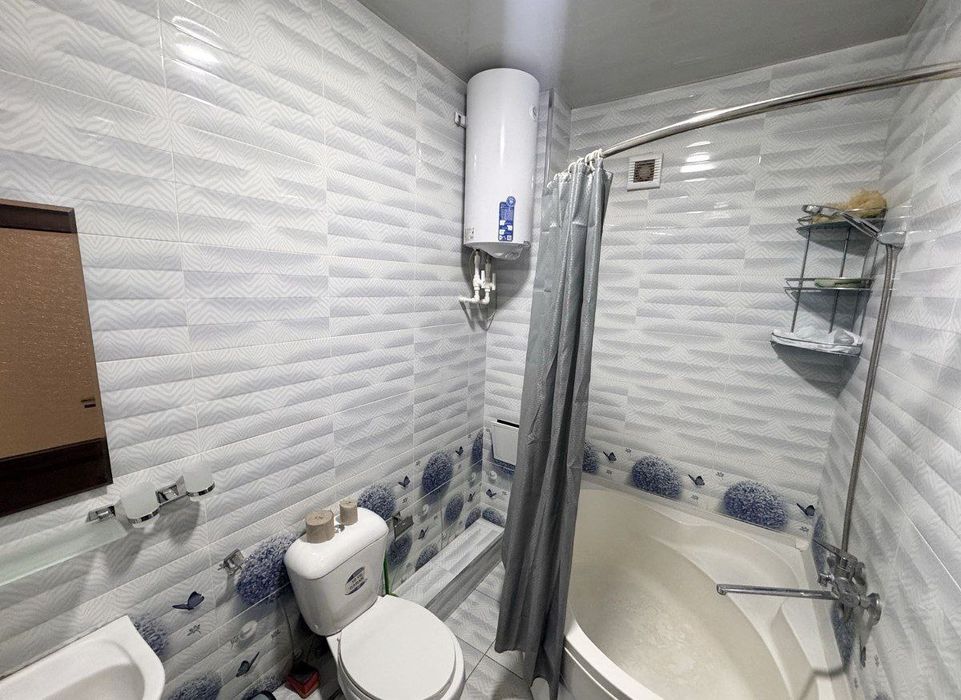 Amir Temur xiyoboni roparasida