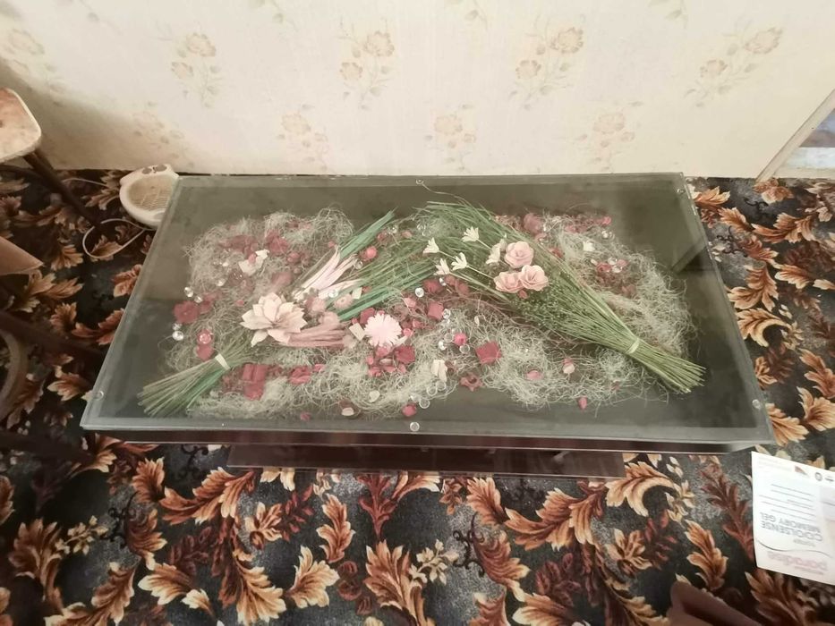 Маса подходяща за хол