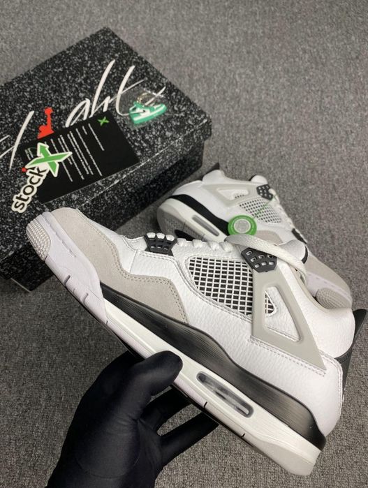 Air Jordan 4 Retro Military Black