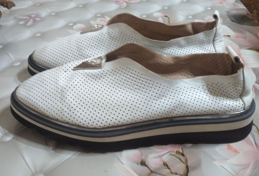 Кожаные, фирменный туфли -макасы летние, 40размер,65000сум..