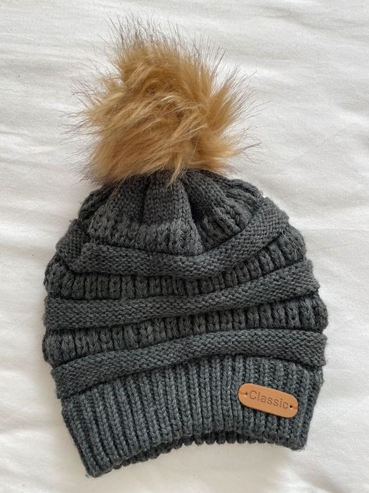 Сива зимна шапка