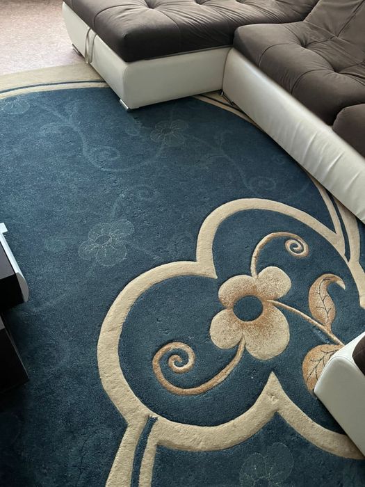 Продам ковер толстый синий