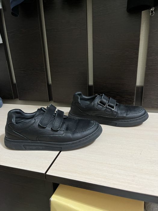 Продам школьные туфли/кроссовки