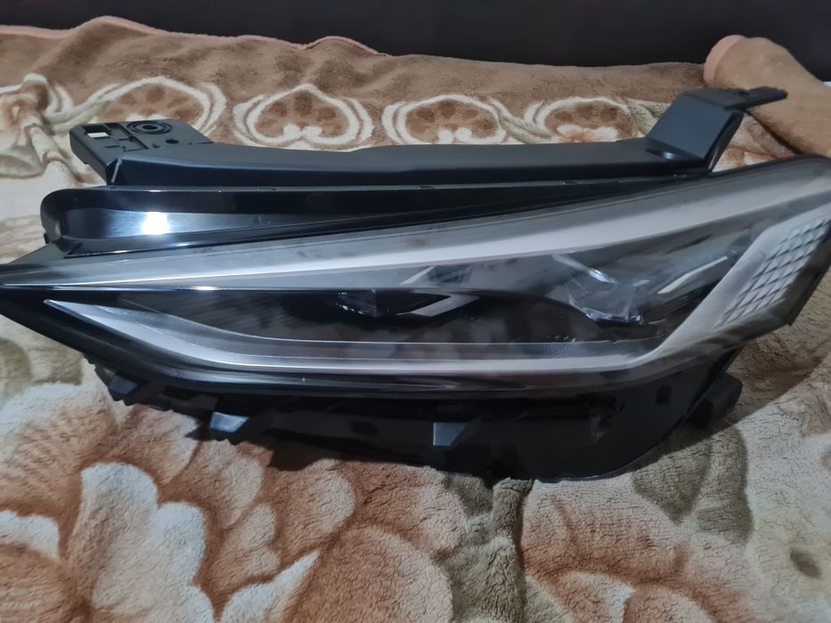 Фары на кия  к 8