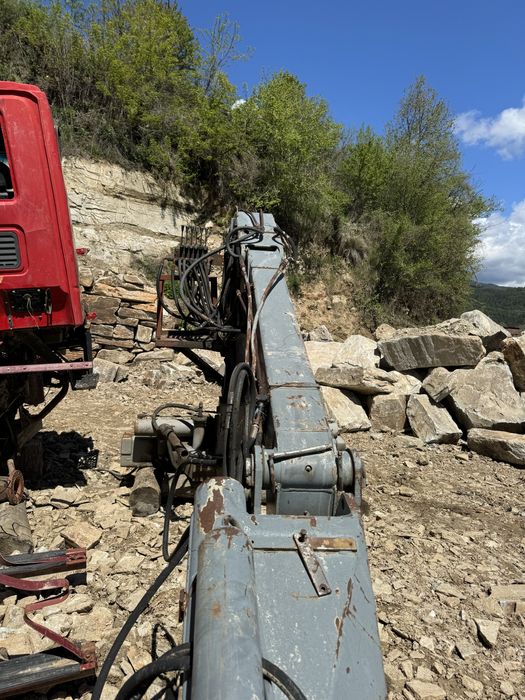 Кран за камиьон///трупарски