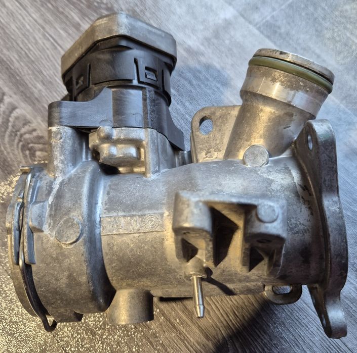 EGR клапан ,мерцедес 2.2 CDI 150кс