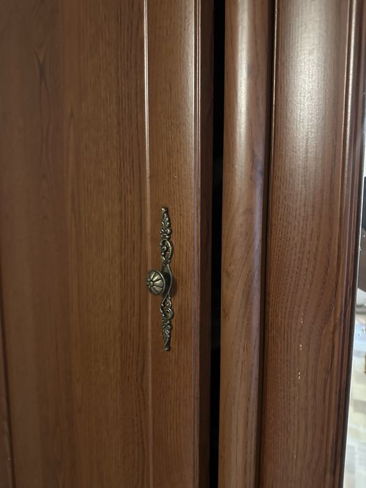 Шкаф большой для одежды