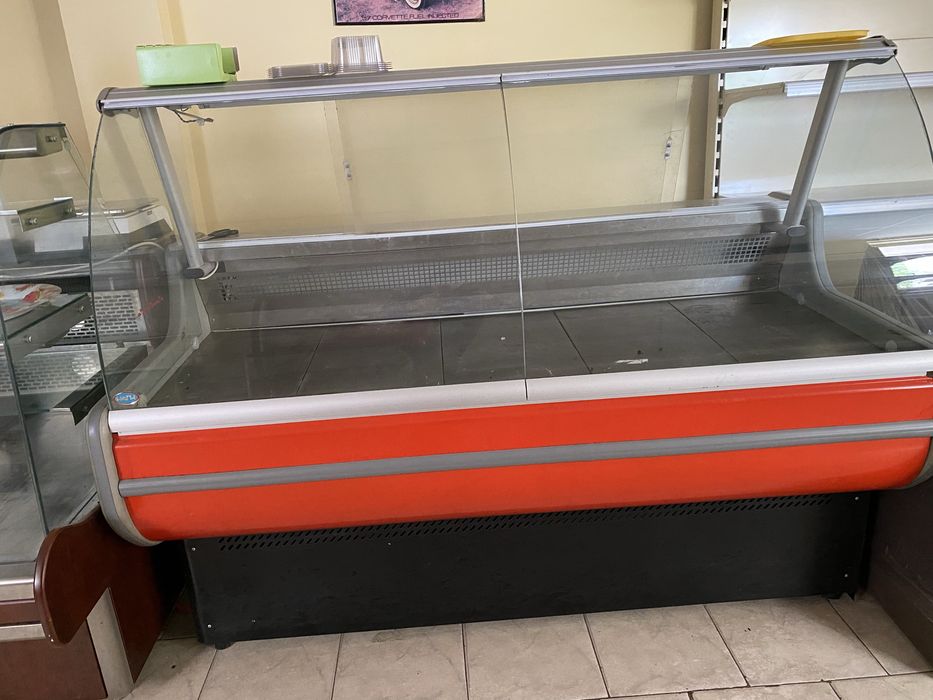 Хладилна витрина Наги