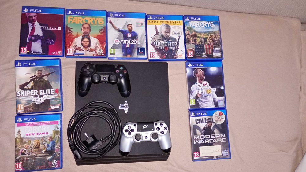 Vand Play Station 4 Pro si 9 jocuri PS4