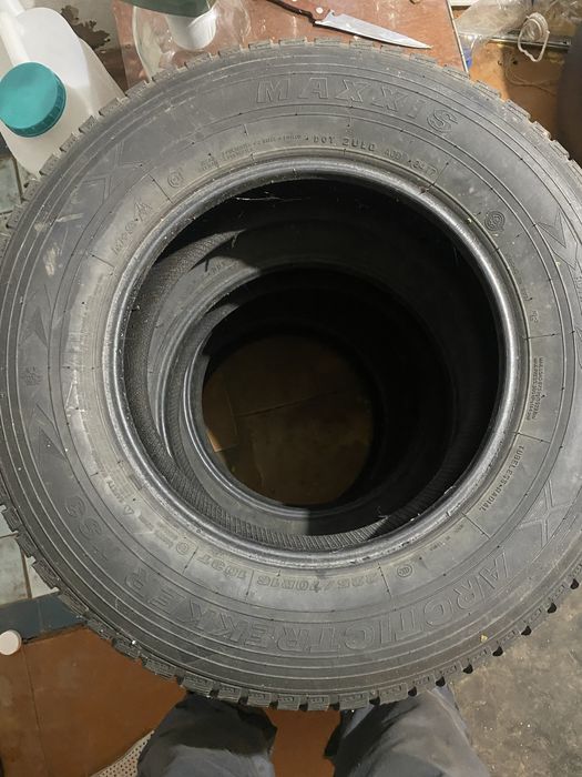 Продам шипованную резину 225/70/р16