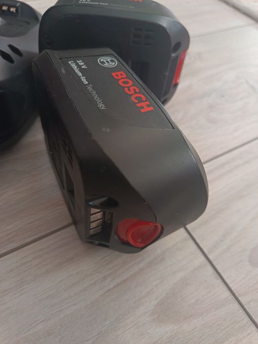 Acumulatori bosch si incarcator 18v lithium -ion