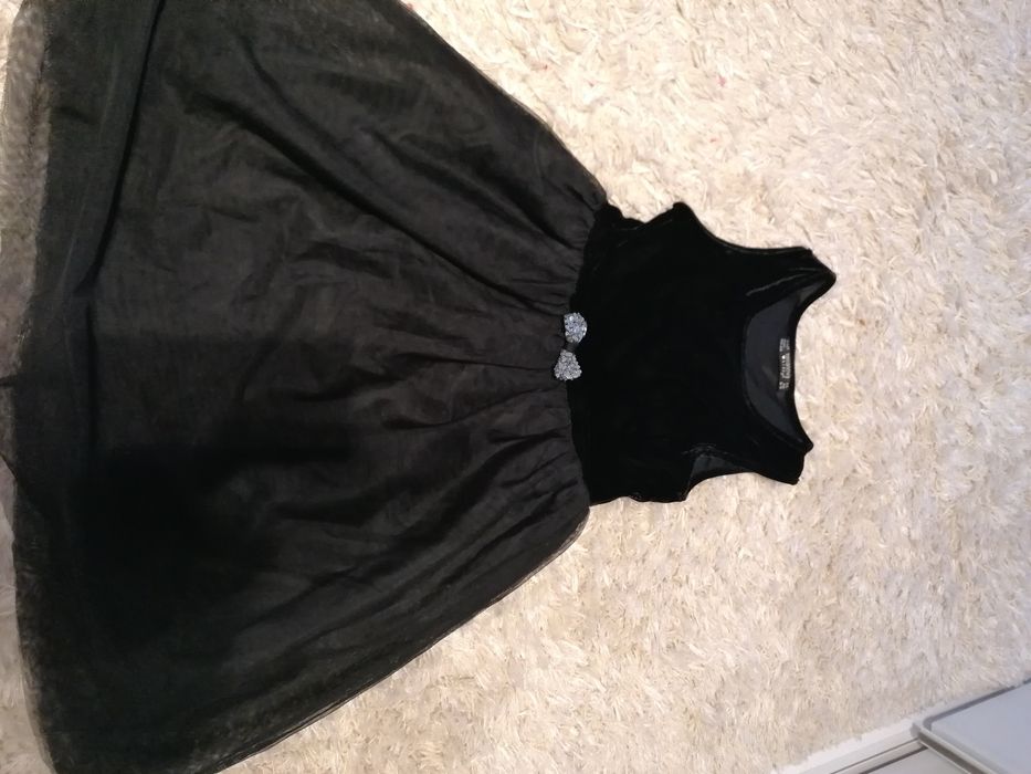 Rochita superba fetita 10-11 ani si gecuta H&m. In stare excelenta.