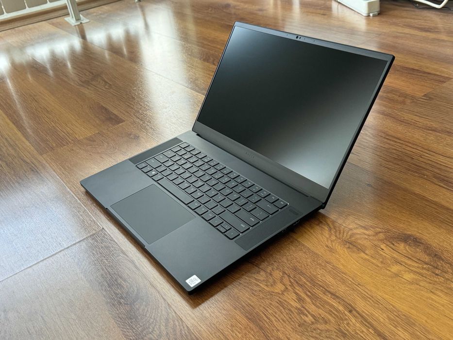 15.6' 300Hz Core i7-10875H Razer Blade Advanced 32GB DDR4/512GB NVMe/Nvidia RTX 2080 Super Max-Q 8GB