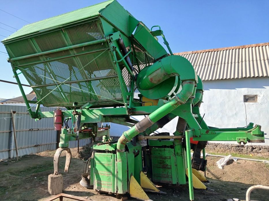 Paxta terish moshinasi sotiladi