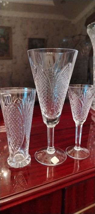 Хрустальные фужеры и рюмки по 12и 6 штук