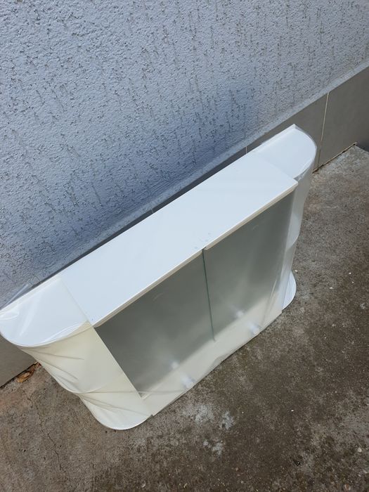 Чисто ново шкафче за баня