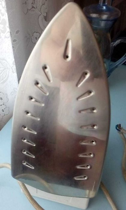 Электрический Утюг.