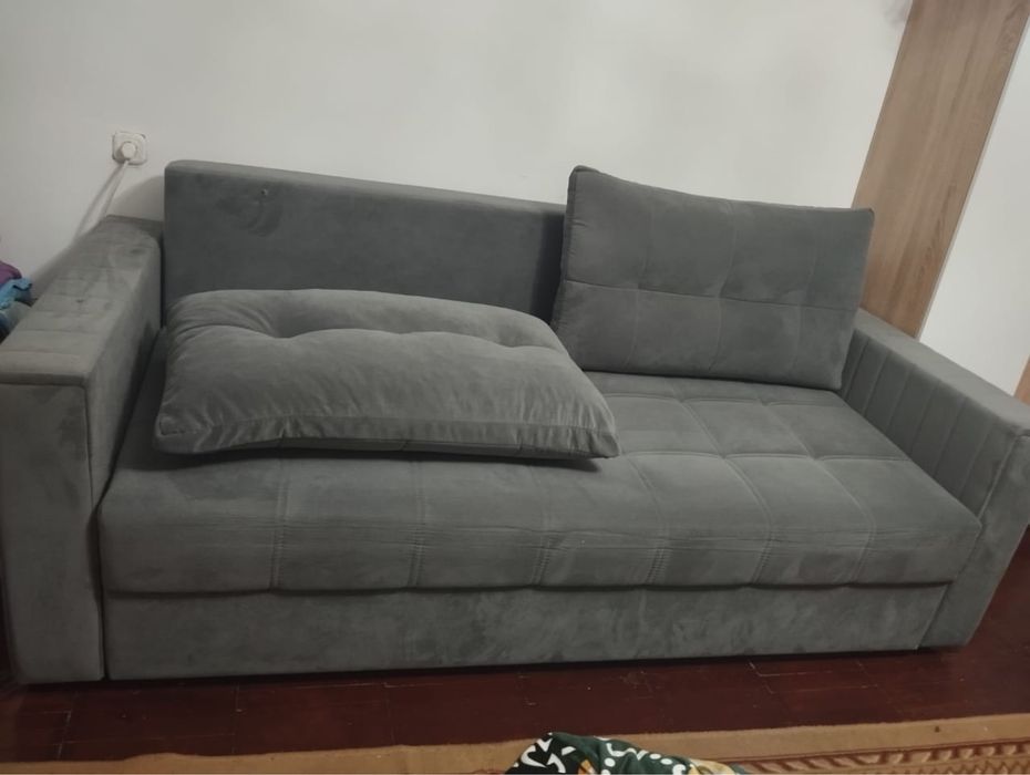 Средний диван продаю