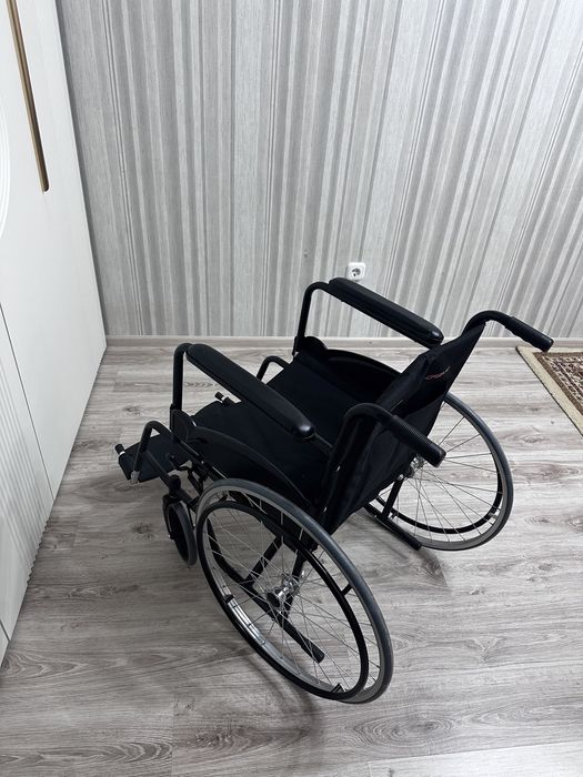 Продам коляска для инвалидов на колесах