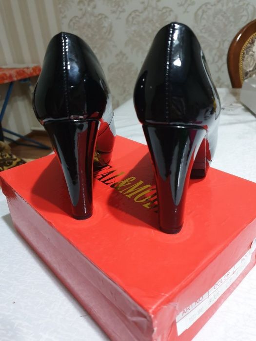 Туфли чёрные с удобным каблуком