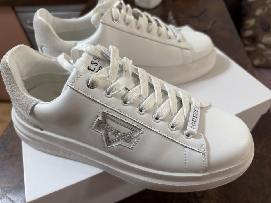 Обувки Guess Elba