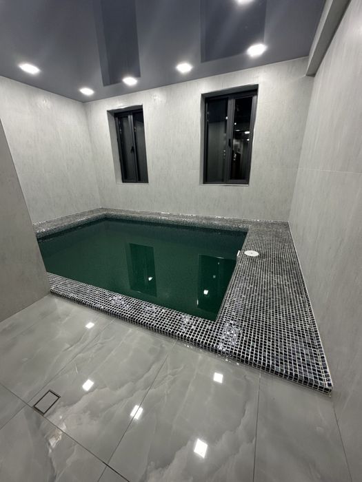 Sotiladi: 6 xonali uy, 3 qavat, Nikitina ko’chasi