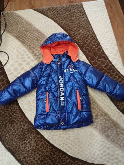Продам курточку на мальчика.