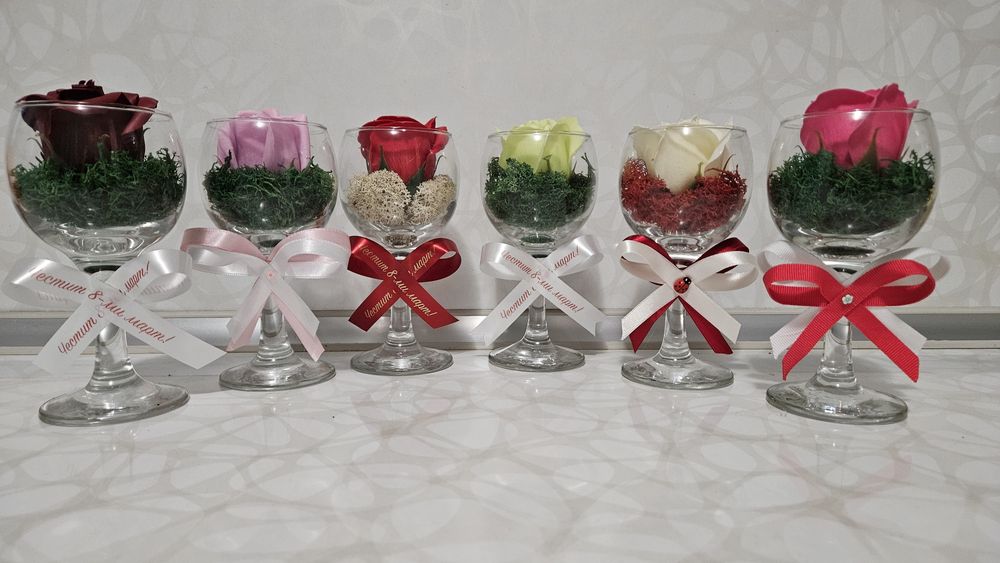 Рози със скандинавски мъх за всеки повод