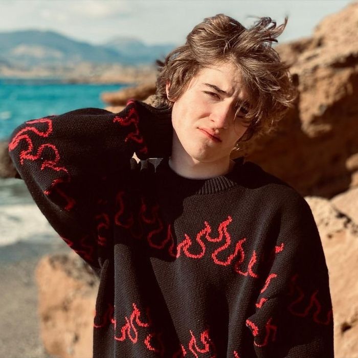 Продам кофту/свитер черно-красная