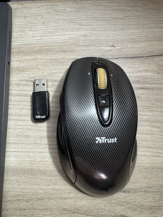 Lenovo V15-IWL i7 Gen 8 | 8GB RAM | SSD 256GB | Mouse Wireless + Cooler Hama + Încărcător+Geanta Laptop