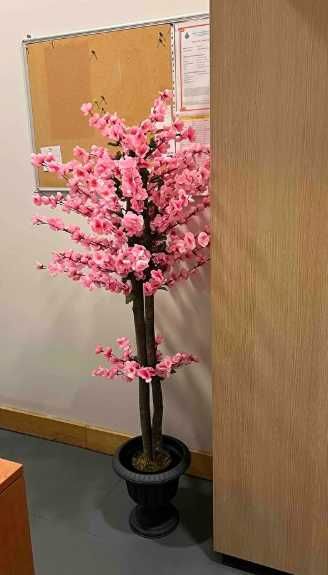 Декоративни дръвче. Изкуствени цветя