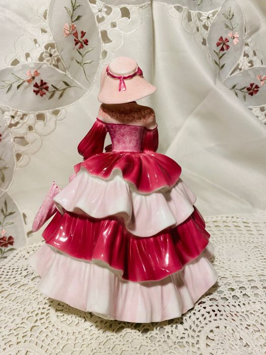 порцеланова статуетка