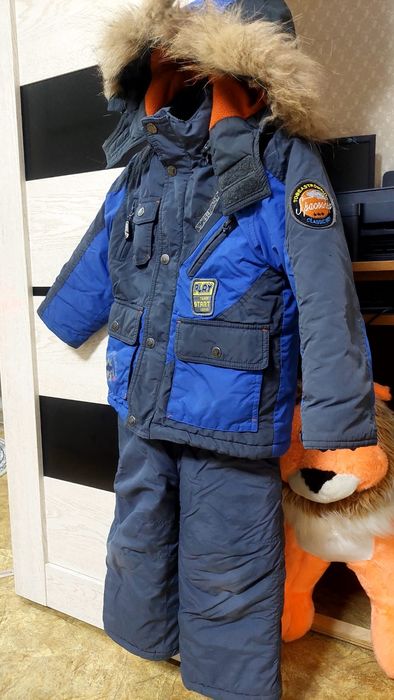 Продам зимние комбинезоны.