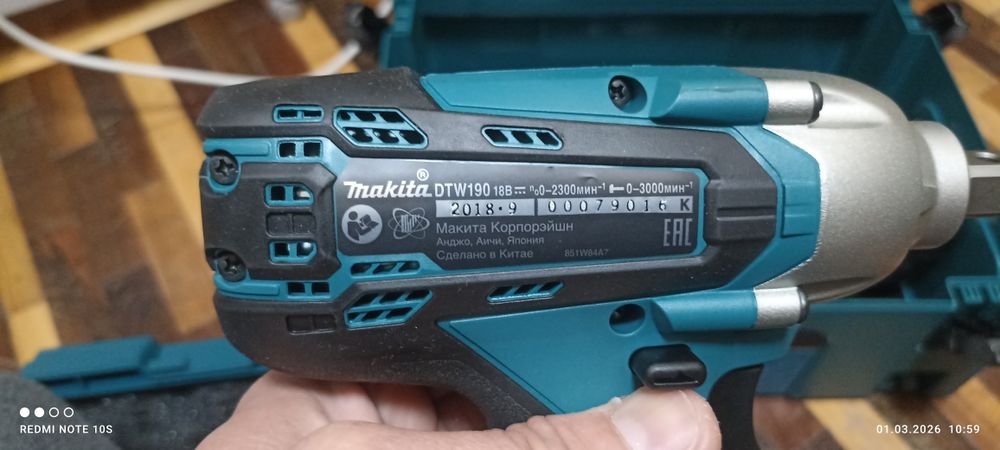 Ударный гайковёрт Makita,с набором ударных головок.