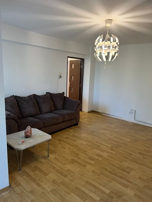 Inchiriez apartament 3 camere