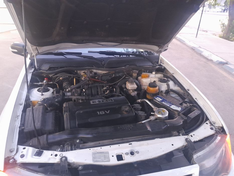 Nexia 2 1,6 sotiladi