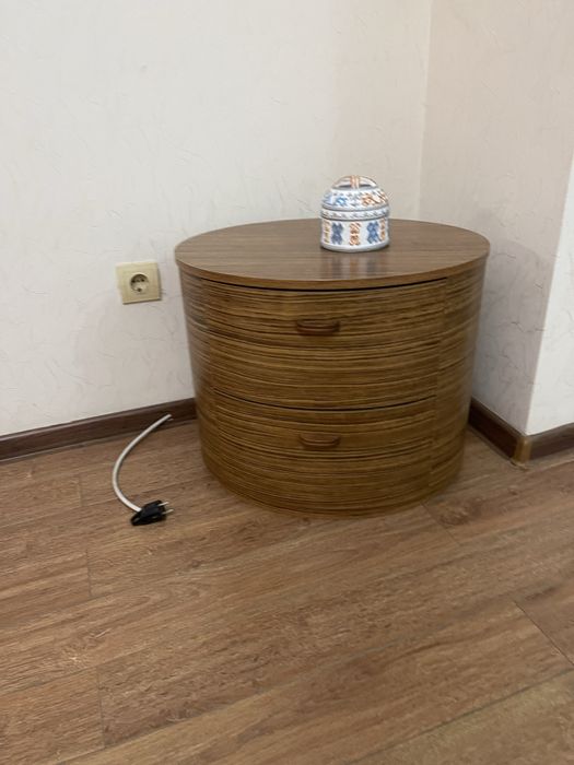 Комод и прикроватные тумбочки