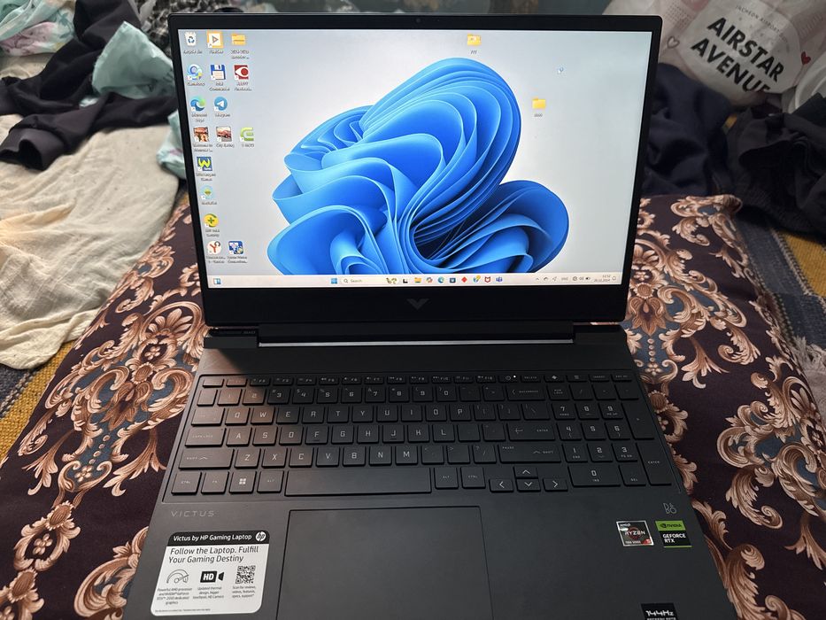 VICTUS  by HP gaming laptop 15-fb101 3dx 144 Hz RYZEN 7000 AMD 5