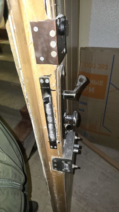 Продам металлические двери