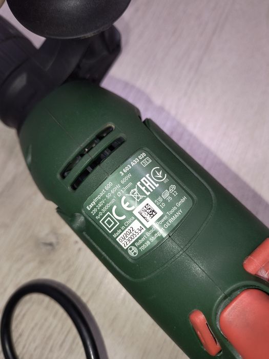 Mașina de găurit cu percuție Bosch(bormașină)