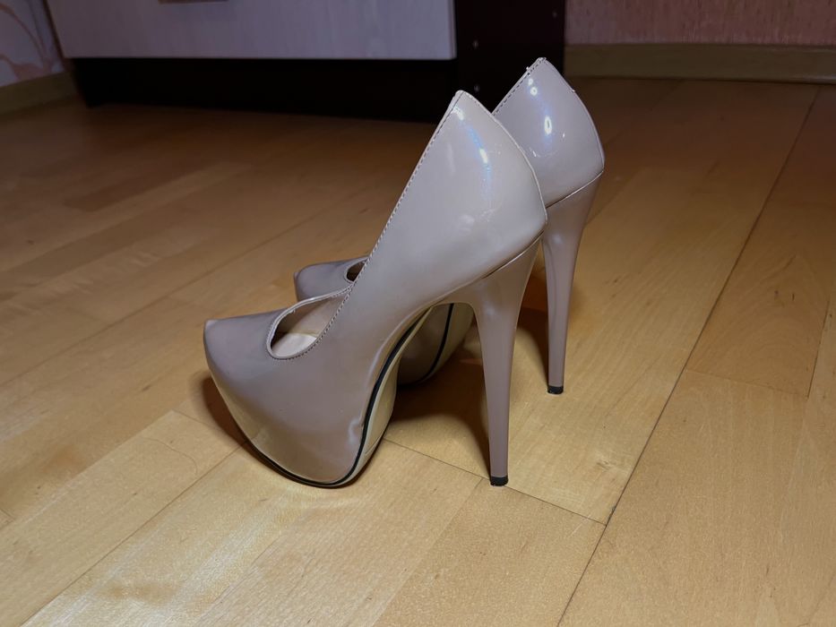 Туфли на шпильке 34 размер