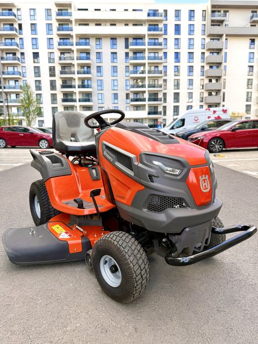 Tractoras de tuns iarba Husqvarna Profesional Clear Cut BS